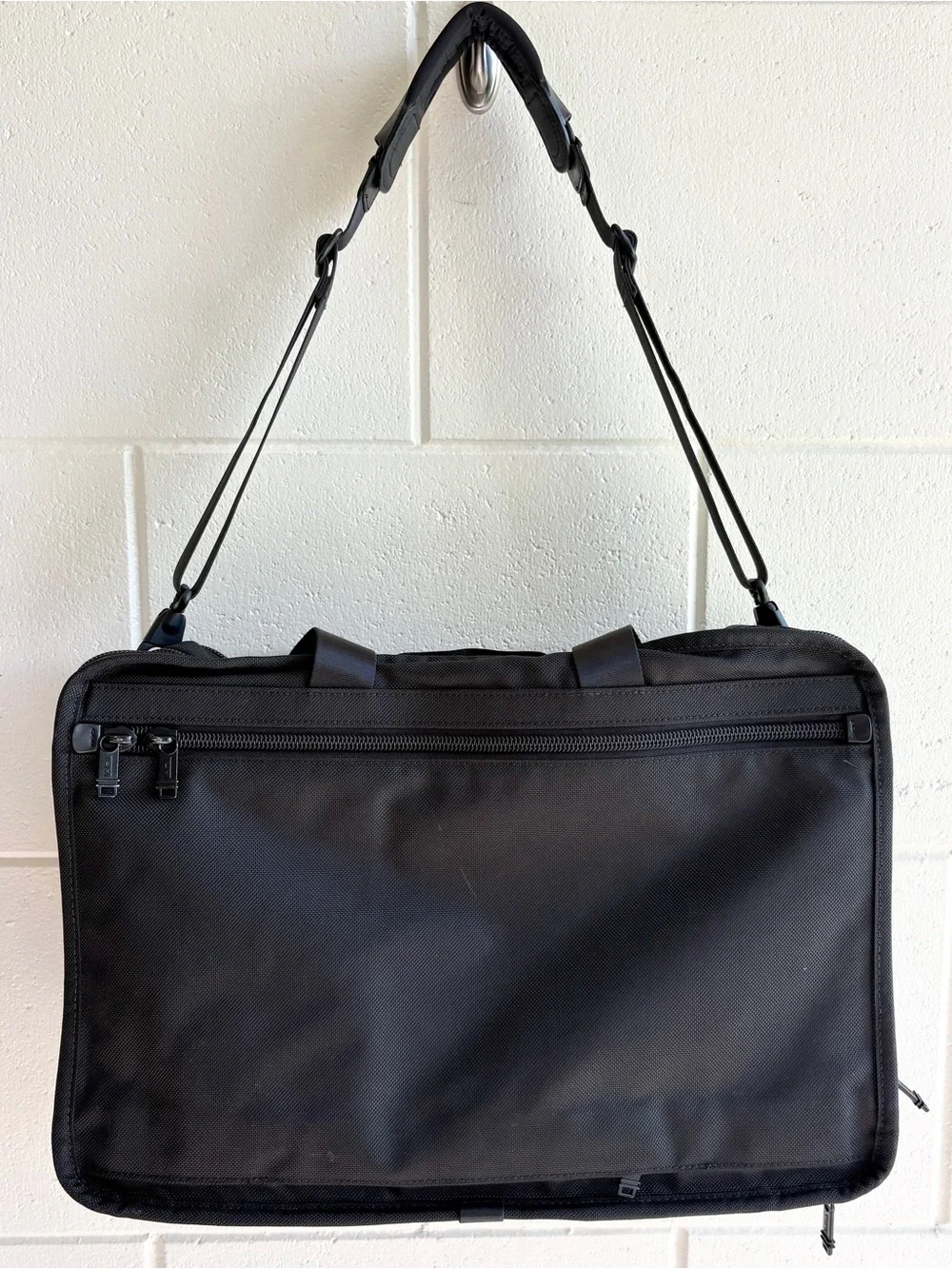 Tumi Alpha Black Nylon Carry-on Expandable Luggage/Laptop Shoulder Bag 22121DH
